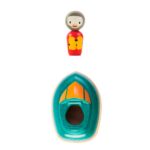 Lancha azul de madera que flota en el agua de plantoys para juguetes de bañera