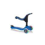 Patinete globber azul con ruedas con luces