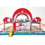 Circuito de tren en la gran ciudad estación central hape