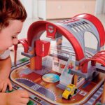 Circuito de tren en la gran ciudad estación central hape