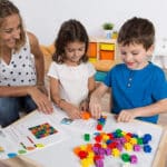 100 Cubos de2x2 cm. con actividades Miniland
