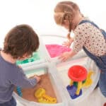 Mesa sensorial circular con cuatro bandejas