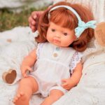 muñeca niña pelirroja con ojos marrones de 38 centímetros