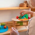 20 piezas de madera para crear minimundos en tonos verdes de la primavera