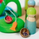 20 piezas de madera para crear minimundos en tonos verdes de la primavera
