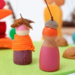 20 piezas de madera para crear minimundos con tonalidades naranjas