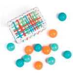 caja de gomas con bolas de colores con sonido