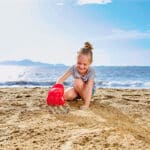 Pata excavadora gigante playa roja