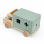 Ambulancia de madera con animales trixie