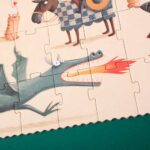 puzzle I´m a knight 100 piezas con ilustraciones en un tono de humos en un castillo medieval de la marca Londji