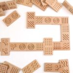 Dominó de madera sensorial táctil con 28 piezas con hendidura
