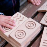 Dominó de madera sensorial táctil con 28 piezas con hendidura