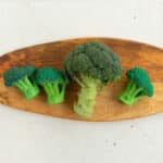 Brucy the Broccoli, mordedor de caucho natural Oli & Carol