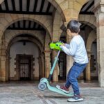Patinete plegable Globber Eco verde menta con luces - Imagen 6