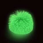 Pelota peluda fluorescente