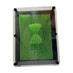 Molde de clavos fluorescente para hacer formas reales en 3D