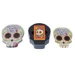 Esqueleto, calavera, diablito, juego de cartas lata abierta para que se vea el contenido