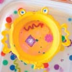 Herramientas sensoriales Pick up Pals cubo tamizador para agua y arena