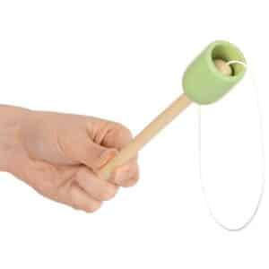 Mano sujetando Atrapa la bola juego de habilidad
