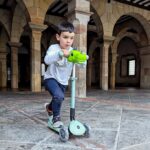 Patinete plegable Globber Eco verde menta con luces - Imagen 7