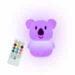 Lámpara quitamiedos blandita koala encendida en morado
