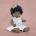 Muñeca niña africana de 38 cm de Miniland