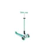 imagen del Patinete evolutivo Globber menta con luces 360 grados cuando ya esta en modo patinete para niños a partir de 3 años