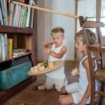 Tabla de equilibrio y piezas de madera El péndulo de Grapat desmontada