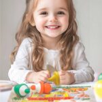 imagen de una niña pintando con Mis primeros rotuladores set de 5 unidades