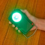 imagen de la Linterna con código Morse de Kikkerland con luz verde