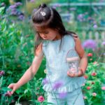 imagen de niña en jardín con el producto
