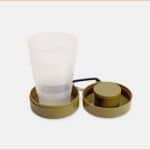 imagen del Vaso plegable con compartimento de Kikkerland