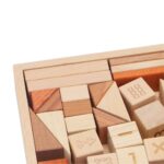 Imagen de cerca de las piezas de Bloques de madera de construcción con números