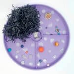 imagen del Kit para bandeja sensorial Galaxia de Jellystone sobre una bandeja