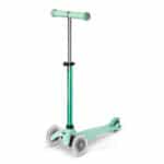 imagen del Patinete Mini Micro 4 en 1 Deluxe LED Verde Menta en modo patinete para más mayores