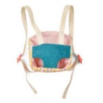 imagen del portabebés de la Muñeca blandita Jeanne con mochila portabebés de Janod