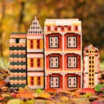 imagen de unas casitas hechas con el Juego Kapla 200 piezas Barril Otoño