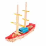 imagen de un barco hecho con las piezas del Juego Kapla 200 piezas Barril Verano