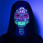 Imagen de una cara pintada con Kit de maquillaje fluorescente