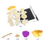 imagen del contenido del Kit para crear amuletos de la suerte de metal de Djeco