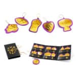 imagen de los amuletos creados con el Kit para crear amuletos de la suerte de metal de Djeco