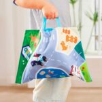 imagen de la bolsa de almacenamiento del Set de coches de peluche con alfombra de Hape