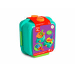 imagen del packaging de la Cocina de playa portátil de Hape con accesorios