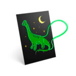 imagen de una de las plantillas con el hilo neon del Kit creativo con luz neón Kidyneon Verde de Kidywolf