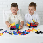 imagen de 2 niños con las piezas de los Bloques Meli Basic Tech