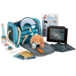 imagen de portada con todos los accesorios del Maletín veterinario con conejo y accesorios de Small Foot