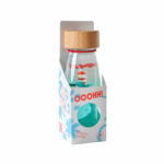 imagen del packaging de la Botella sensorial flotante Ballena de Petit Boum