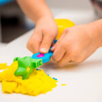 imagen de una de las herramientas incluidas en el Set sensorial de arena con herramientas Playfoam