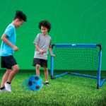 Imagen de niños jugando con Portería de Fútbol Plegable y Portátil Fold & Go