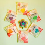imagen de las plastilinas incluidas en Plastilina Natural, 6 bolsitas de colores de 125gr
